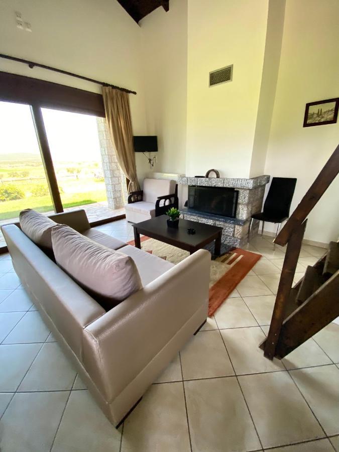 Lithos Villas Amfiklia Bagian luar foto