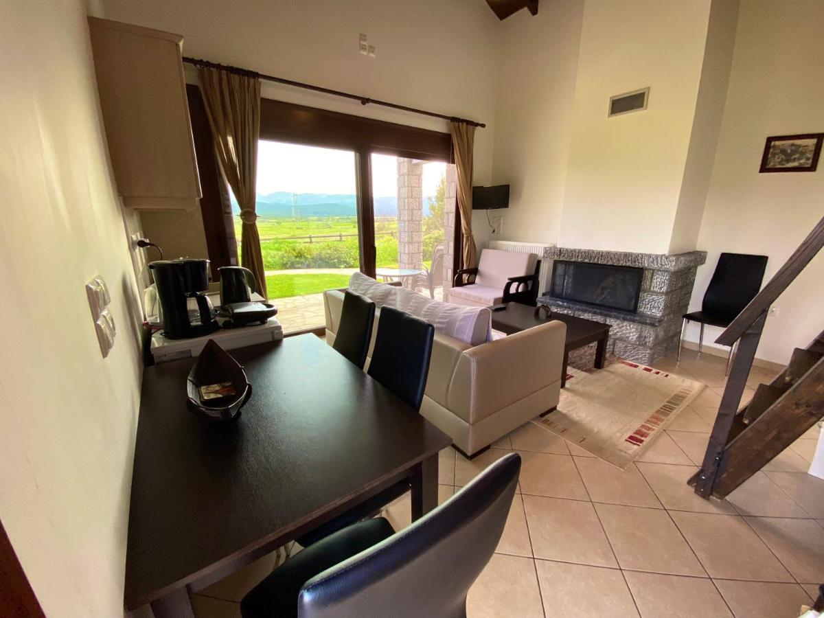 Lithos Villas Amfiklia Bagian luar foto