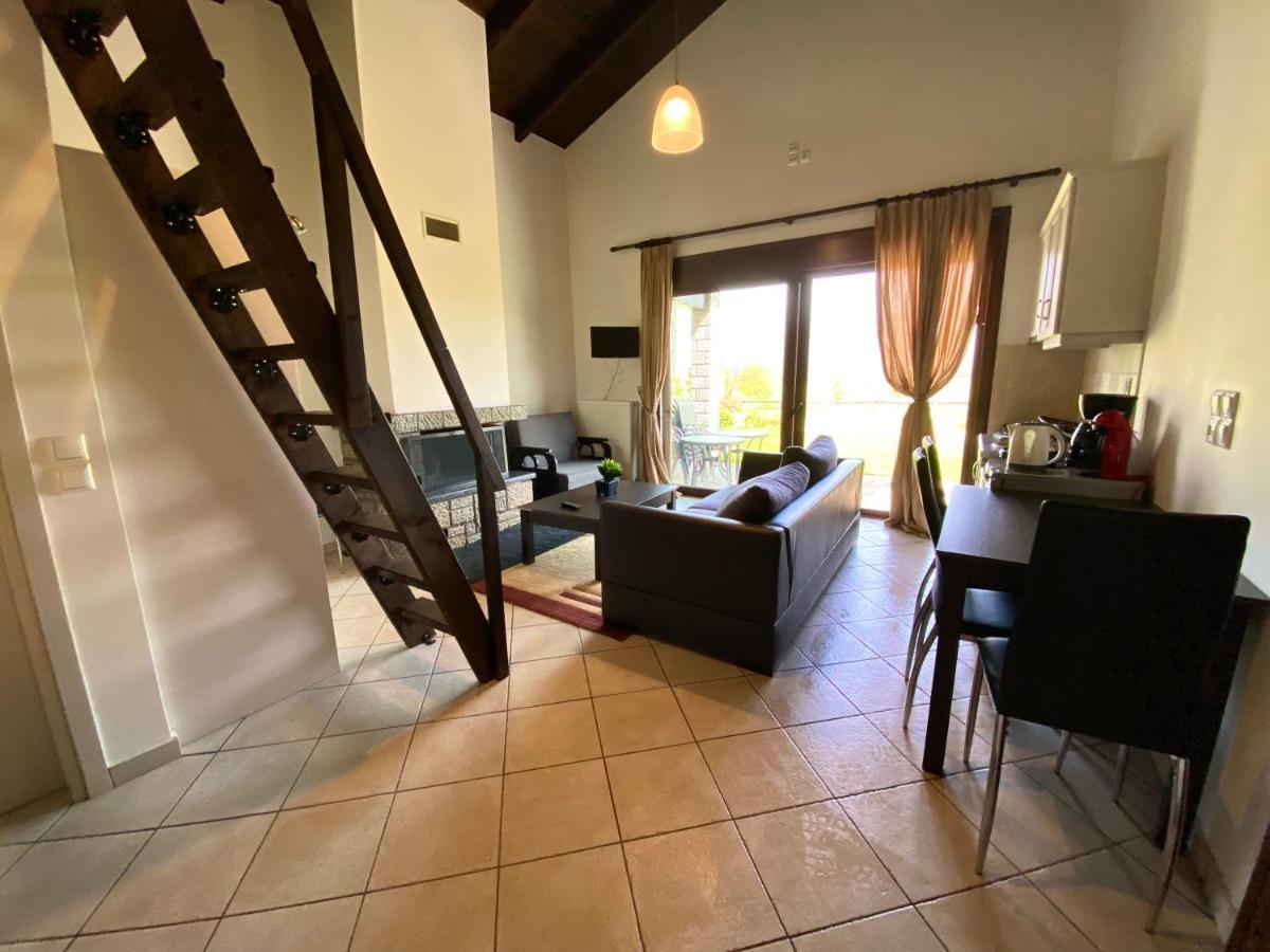 Lithos Villas Amfiklia Bagian luar foto