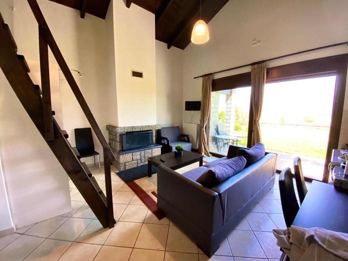 Lithos Villas Amfiklia Bagian luar foto