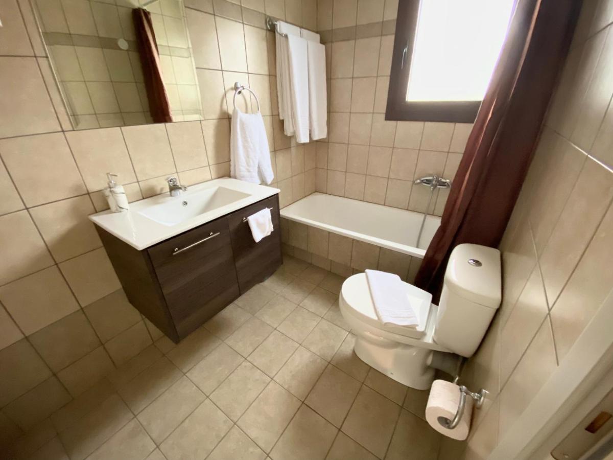 Lithos Villas Amfiklia Bagian luar foto